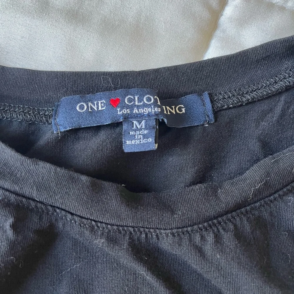 Size medium - Picture 2 of 2